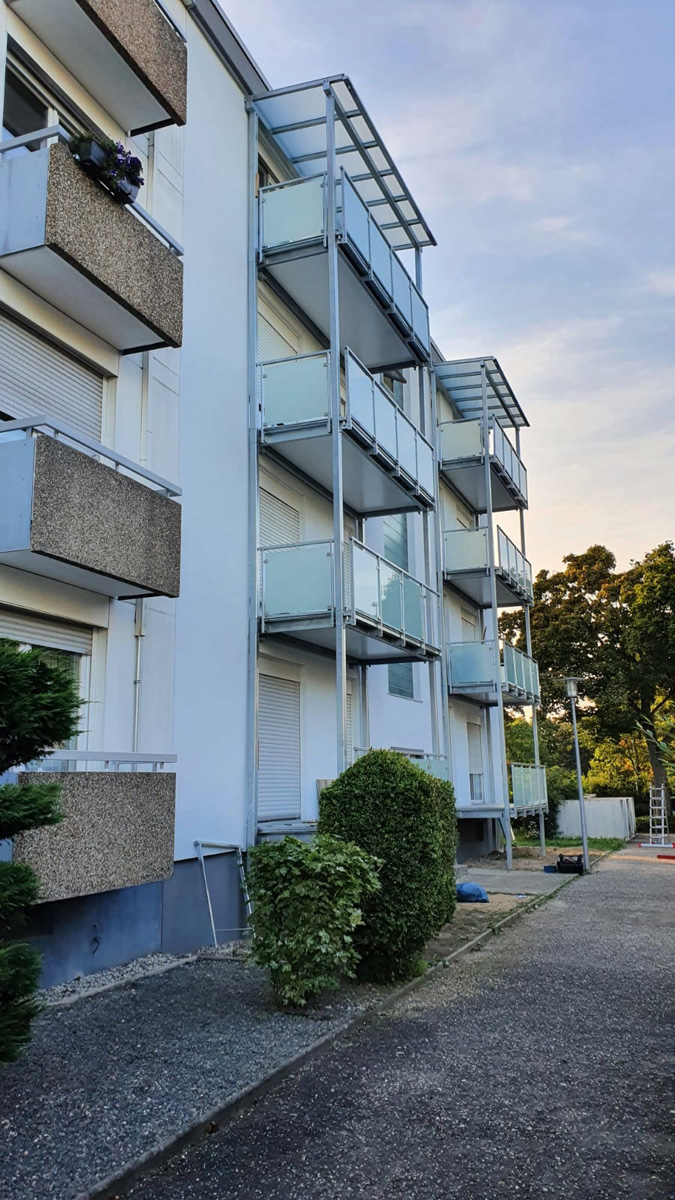 Vorstellbalkone